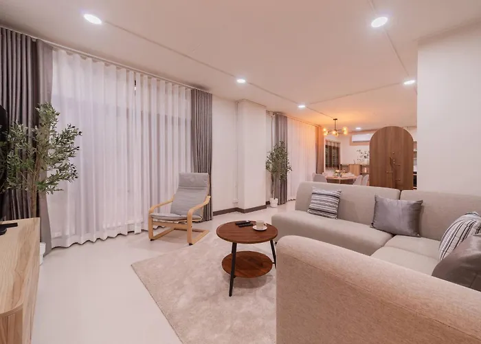 Thonglor|spacious 4br4ba, Fast-wifi, Netflix, Shop